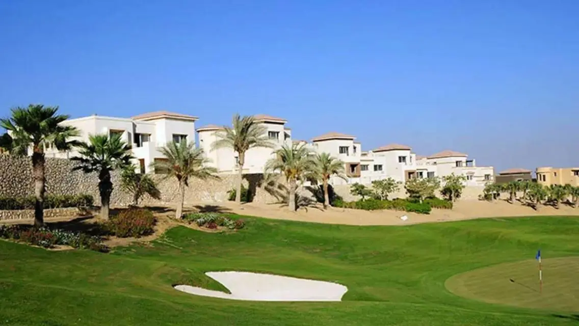فيلا فاخرة للبيع overlooking بحيرات مدهشة