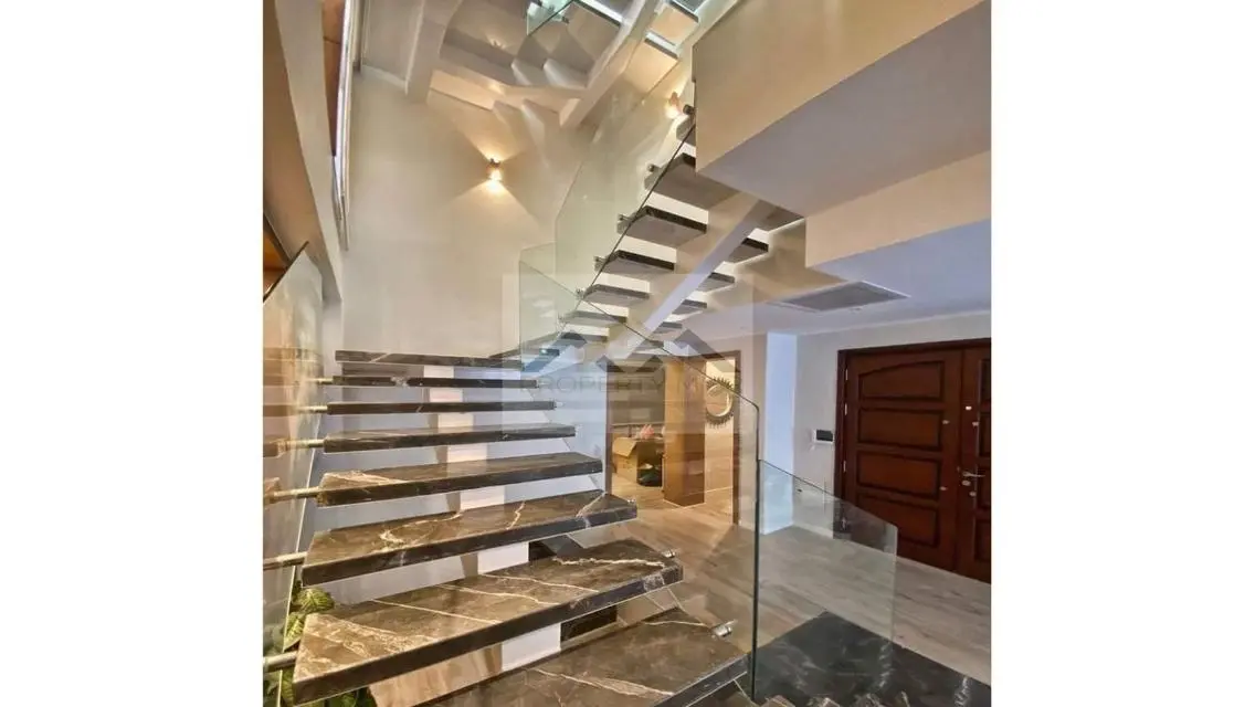 Luxury Apartment for Sale by the Lakes