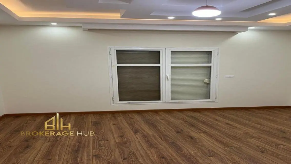 Luxury Apartment with Stunning Lake View