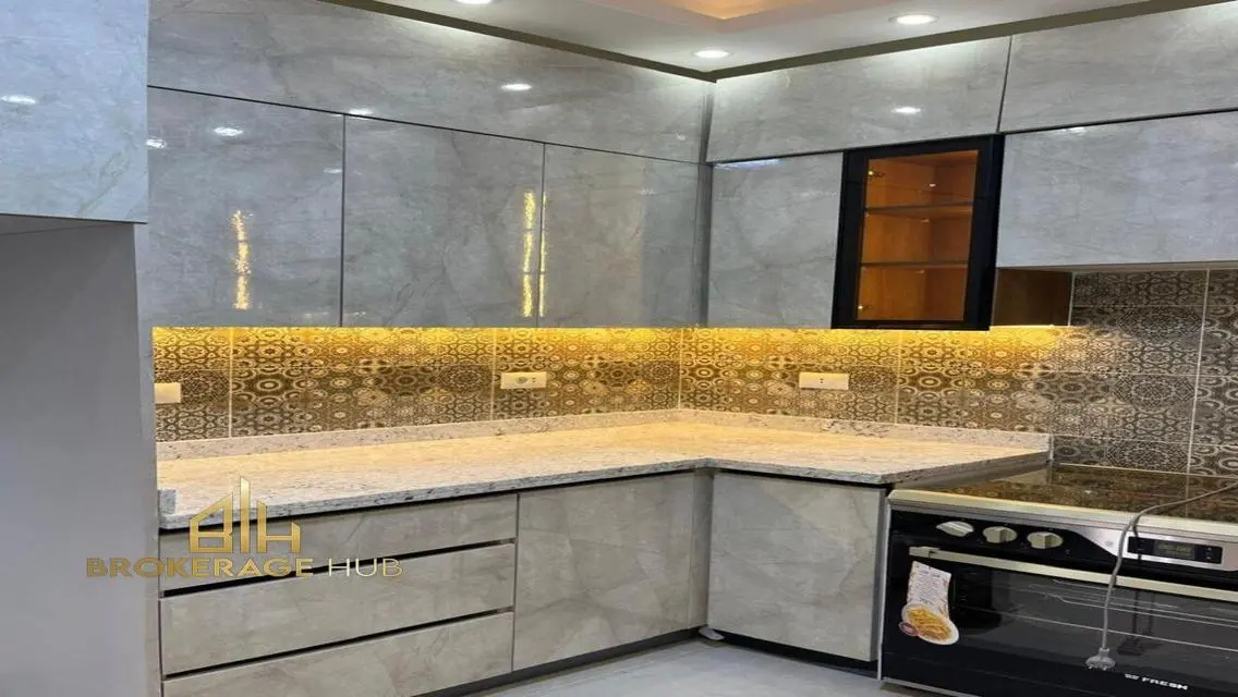 Luxury Apartment with Stunning Lake View