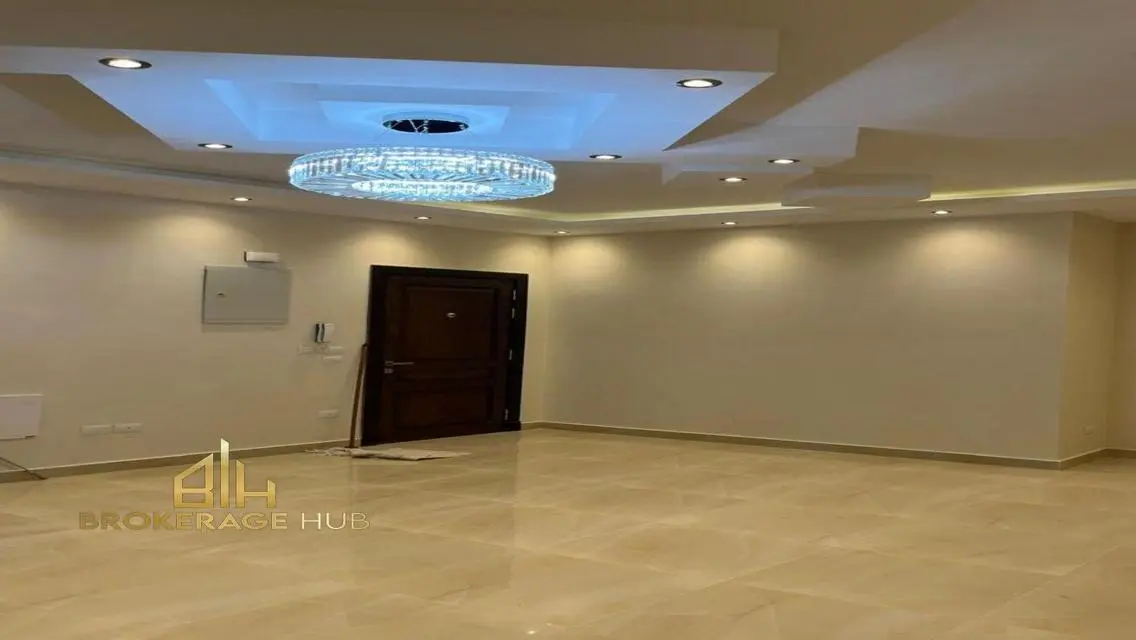 Luxury Apartment with Stunning Lake View