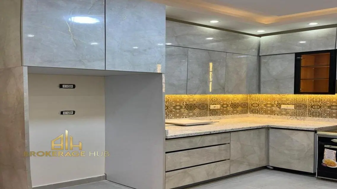 Luxury Apartment with Stunning Lake View