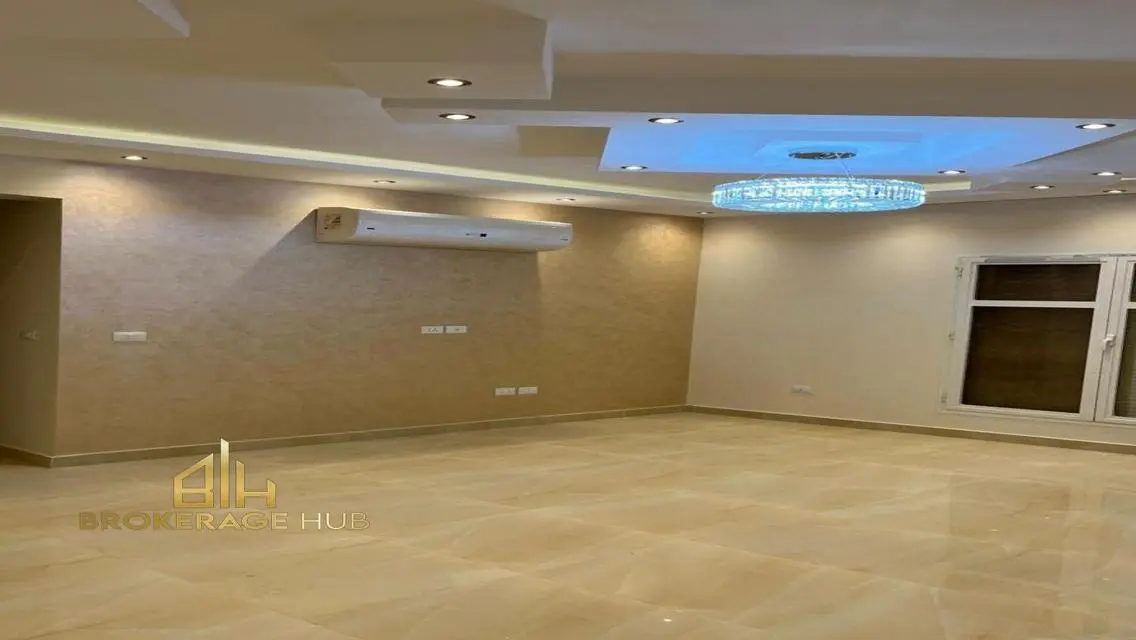 Luxury Apartment with Stunning Lake View