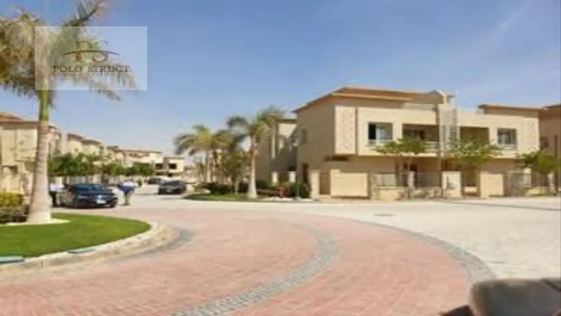 Luxurious Villa for Sale | 4 Bedrooms with Scenic Lake View