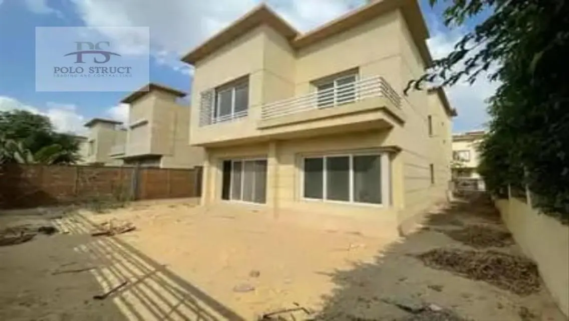 Luxurious Villa for Sale | 4 Bedrooms with Scenic Lake View