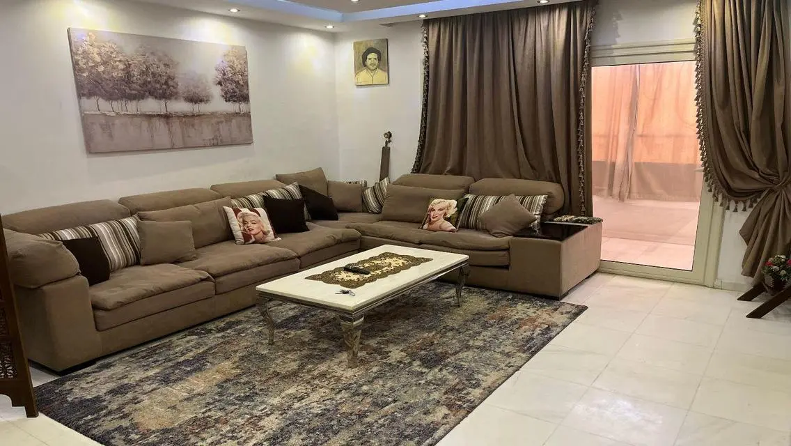شقة فاخرة للإيجار في رودا