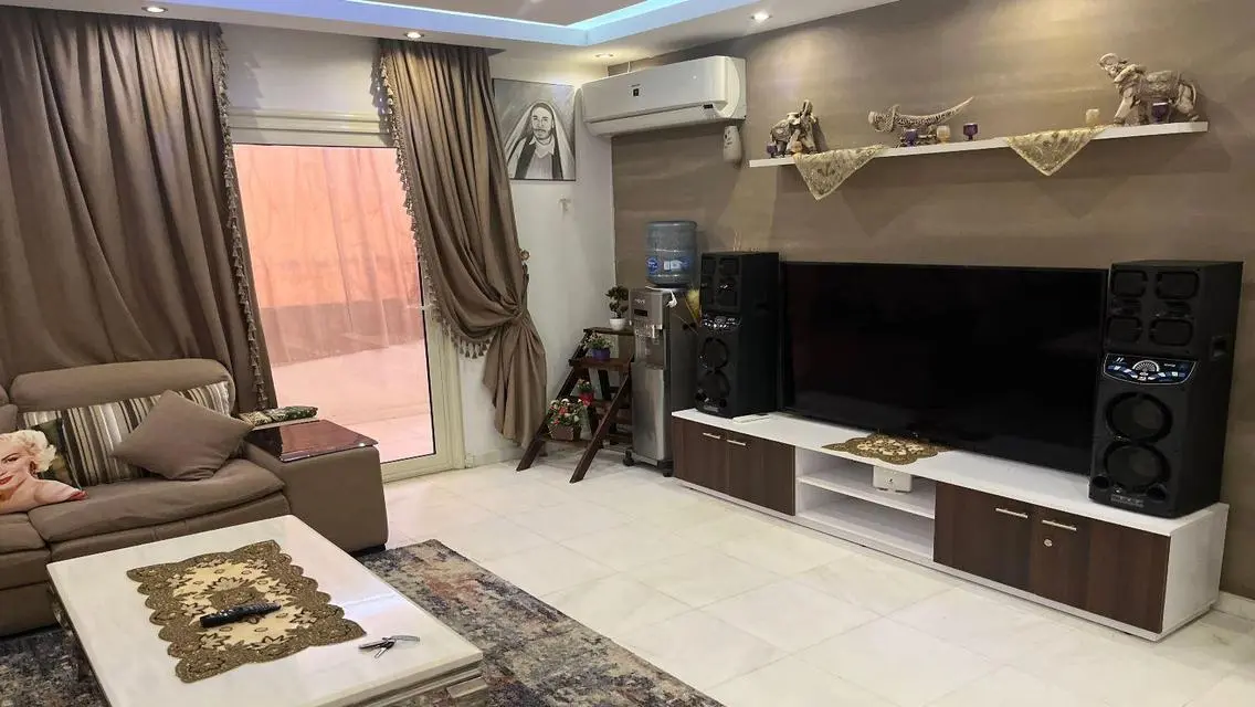 شقة فاخرة للإيجار في رودا