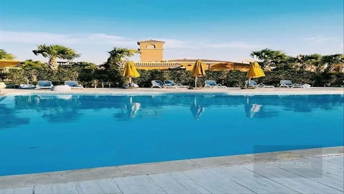 Luxury Villa for Sale by the Lakes with Exceptional Amenities