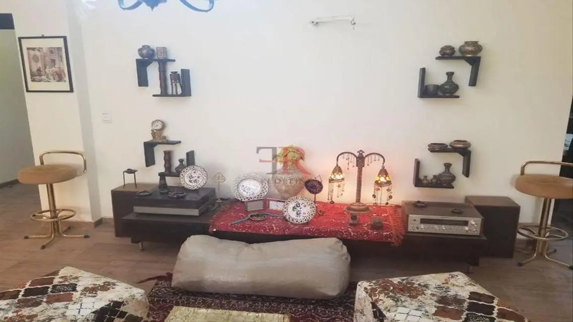 شقة فاخرة مع شرفة وحديقة خاصة للبيع
