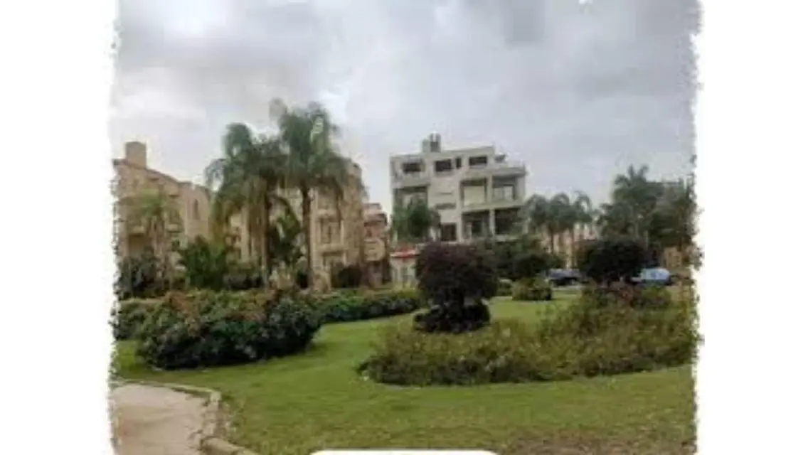 Luxurious 4 Bedroom Apartment with Private Garden