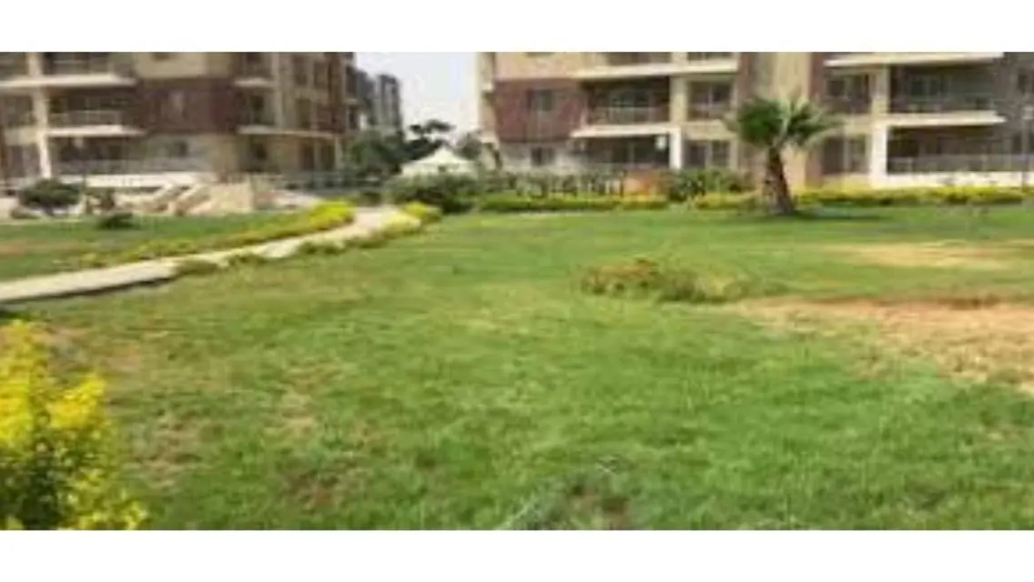 Luxurious 4 Bedroom Apartment with Private Garden