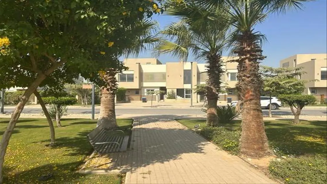فيلا فاخرة بمساحة كبيرة تأجير بسعر مميز!