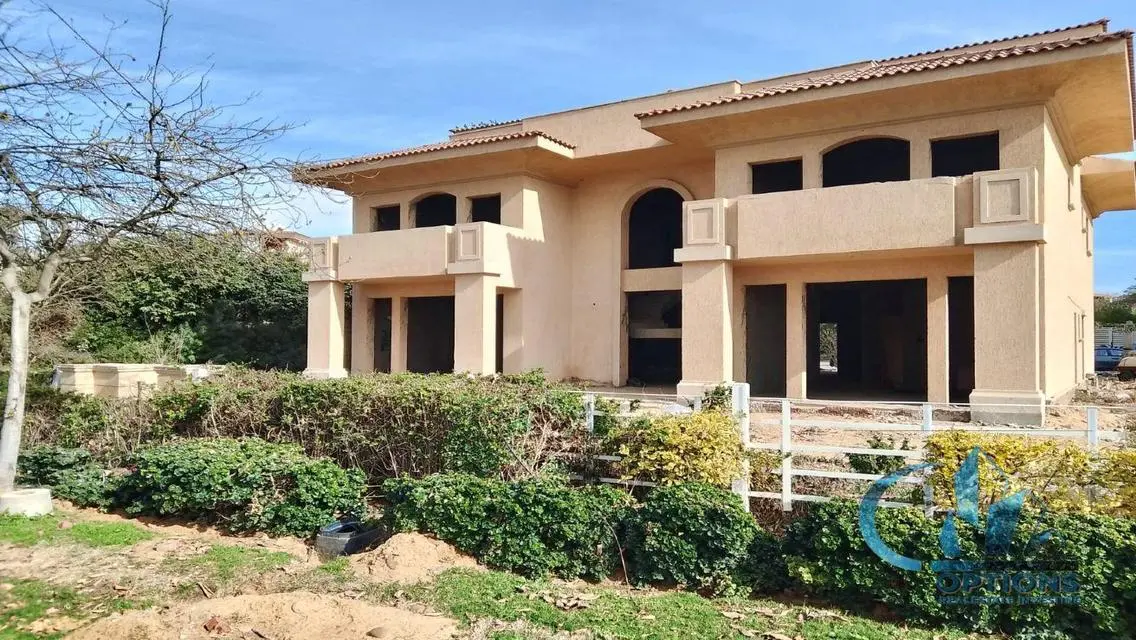 Luxury Villa for Sale with Spacious Design