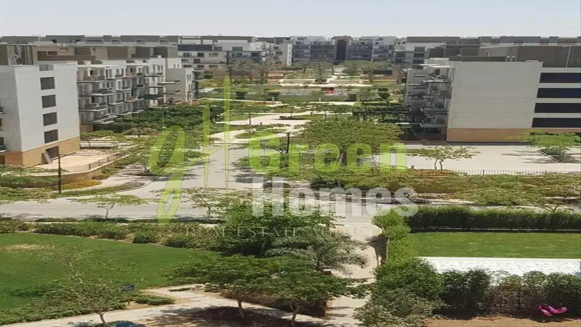 منزل أخضر رائع للبيع مع حديقة خاصة في س ج