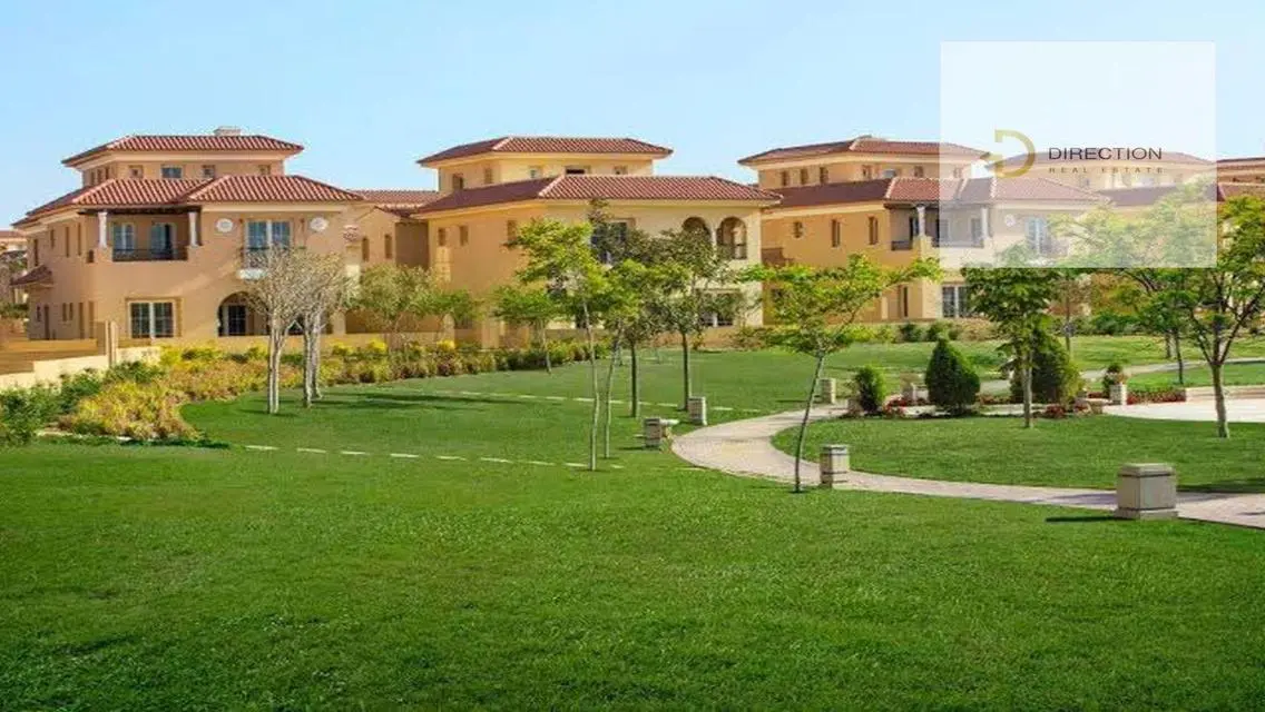 فيلا فاخرة للبيع مع مسبح خاص وإطلالات ساحرة
