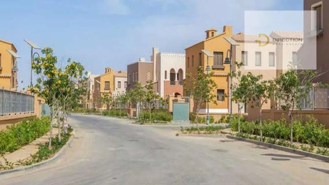 فيلا فاخرة للبيع مع مسبح خاص وإطلالات ساحرة