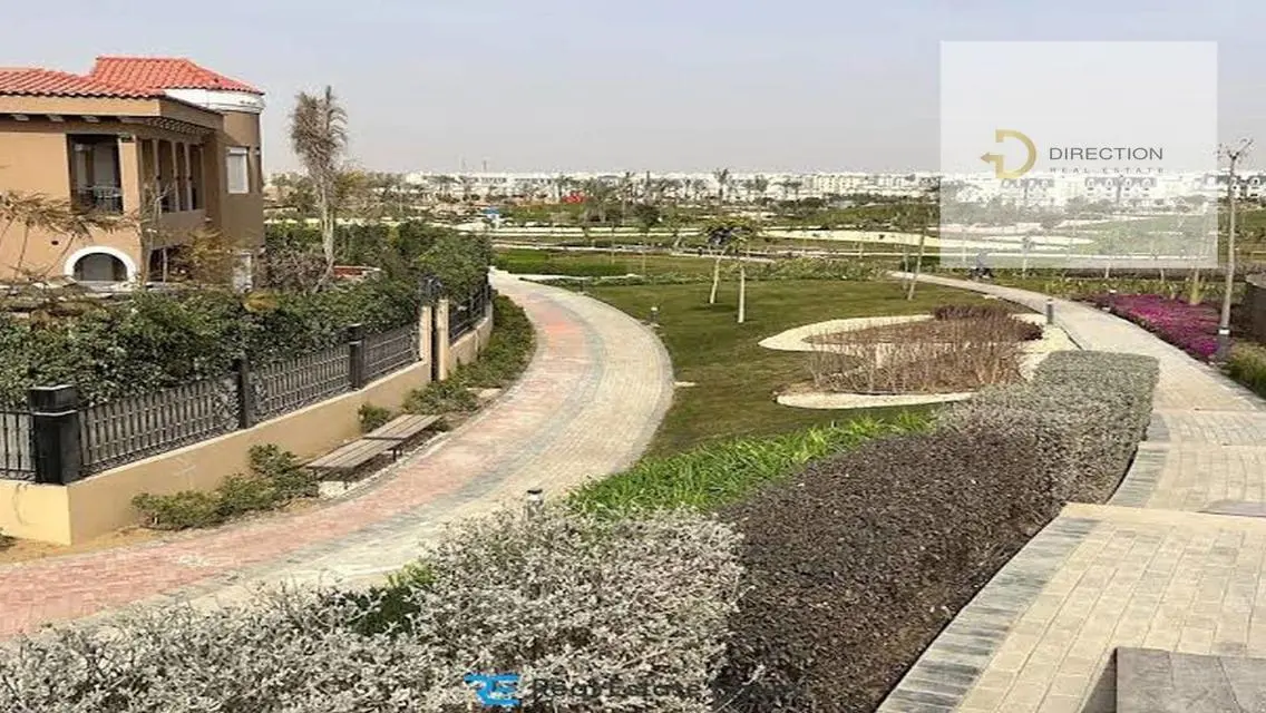 فيلا فاخرة للبيع مع مسبح خاص وإطلالات ساحرة