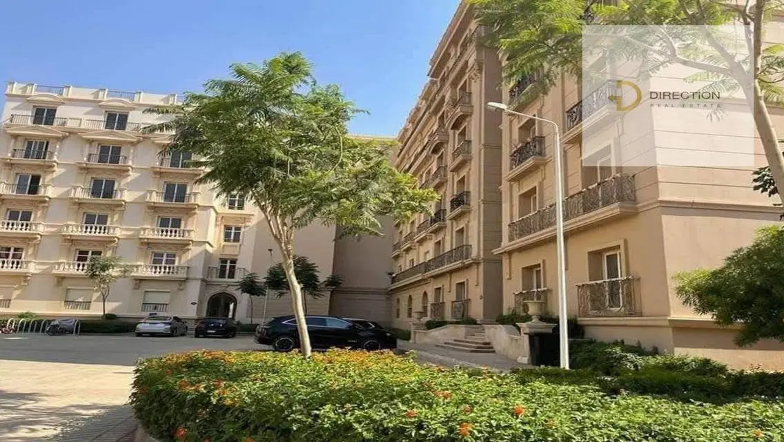 فيلا فاخرة للبيع مع مسبح خاص وإطلالات ساحرة