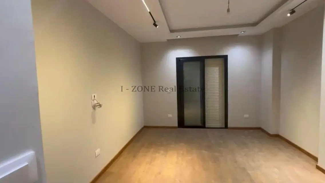 Luxury Apartment in Sky Condos - IZONE