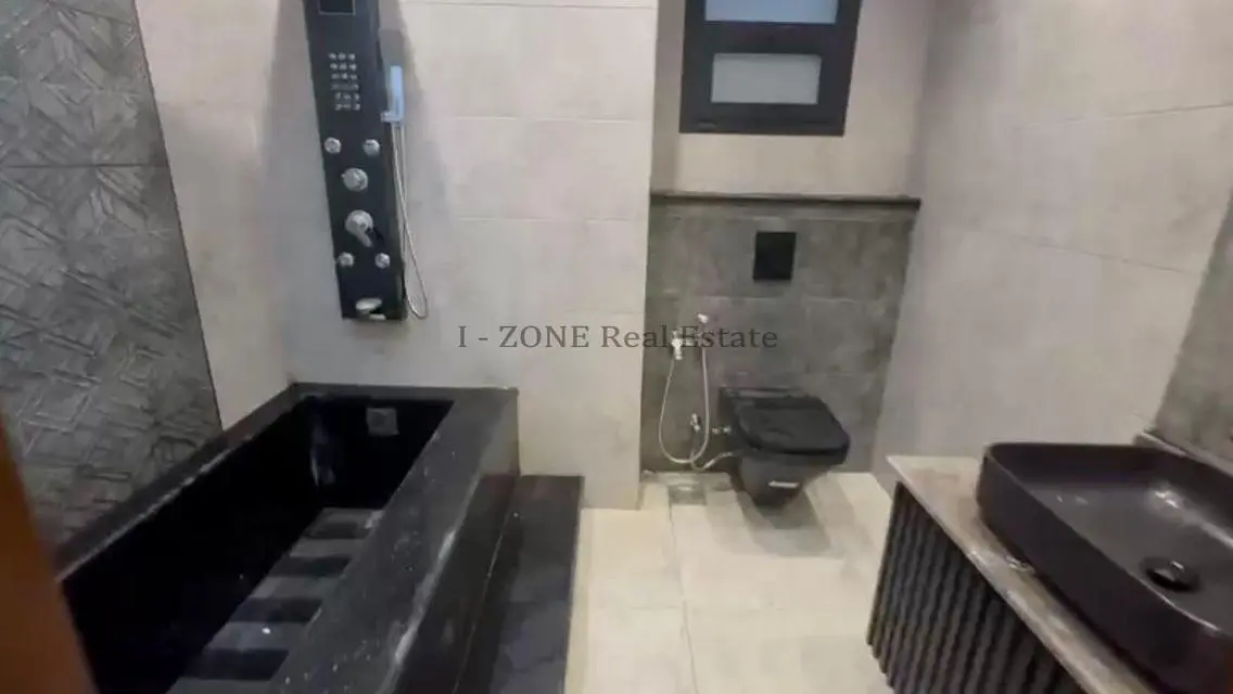 Luxury Apartment in Sky Condos - IZONE