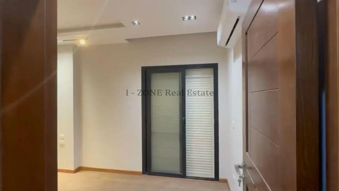 Luxury Apartment in Sky Condos - IZONE