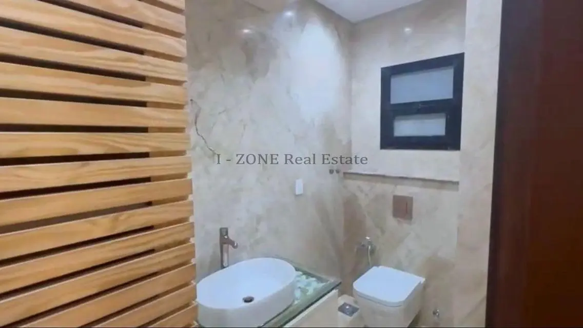 Luxury Apartment in Sky Condos - IZONE