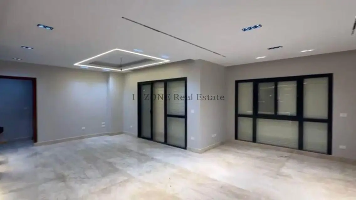 Luxury Apartment in Sky Condos - IZONE