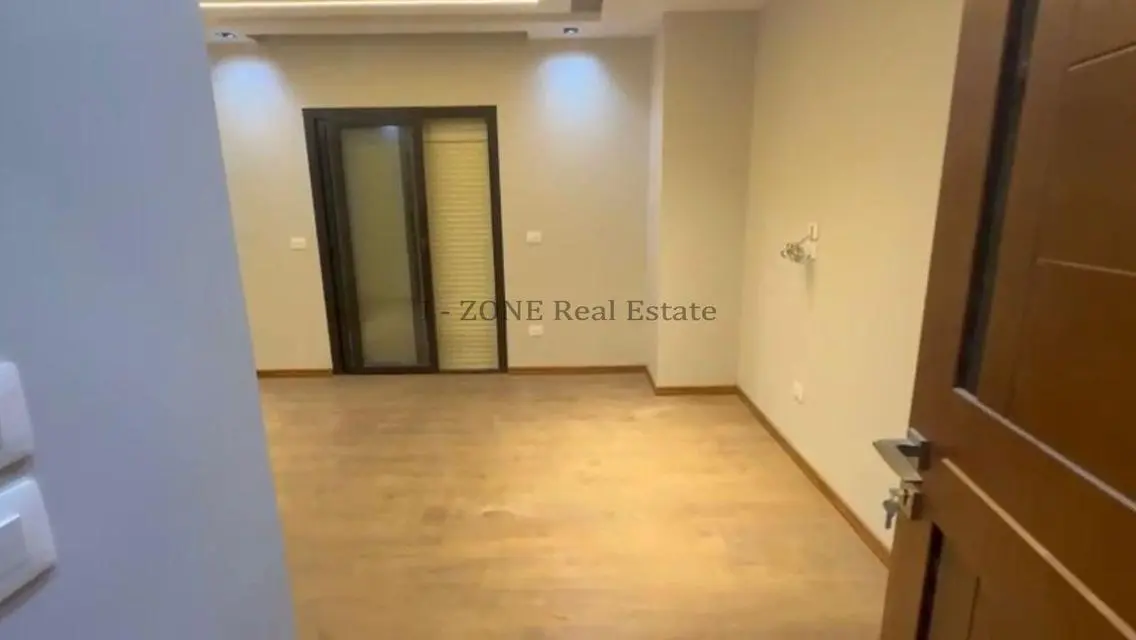Luxury Apartment in Sky Condos - IZONE