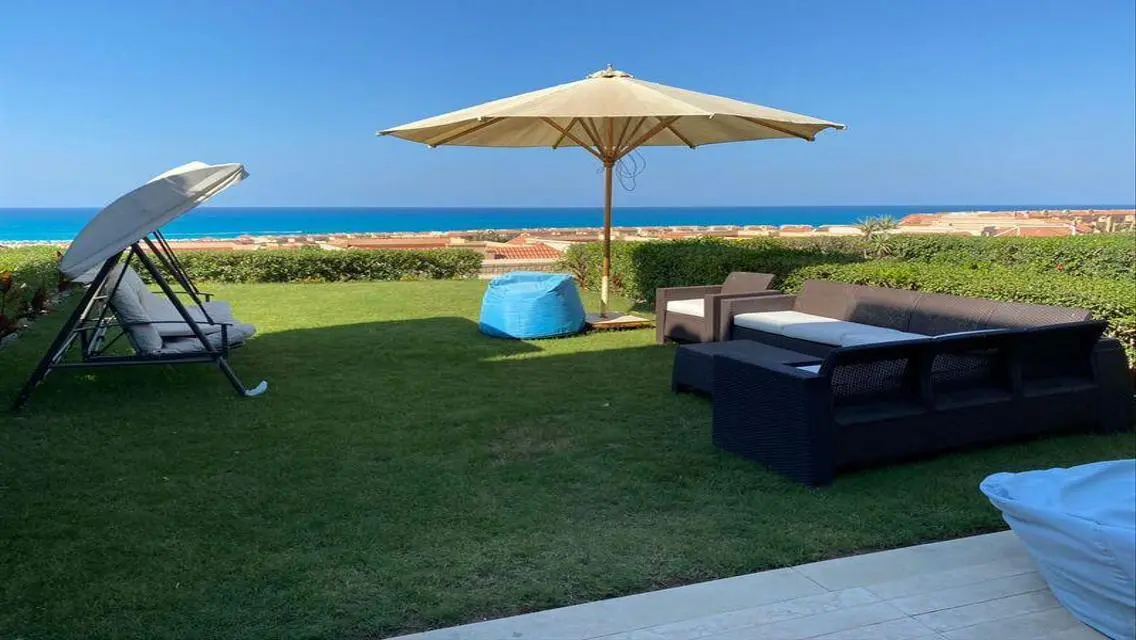 Luxury Apartment for Sale by the Lakes - 4 Bedrooms