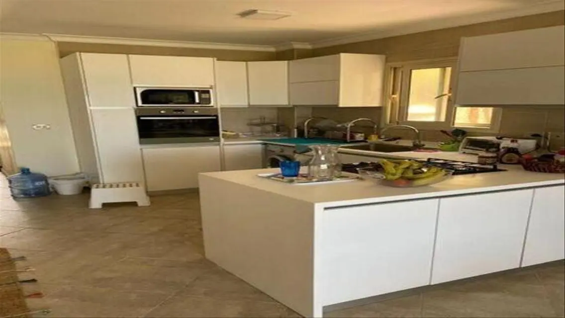 Luxury Apartment for Sale by the Lakes - 4 Bedrooms