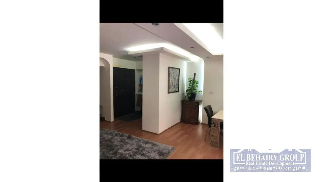 شقة فاخرة مع شرفة وموقف مغطى