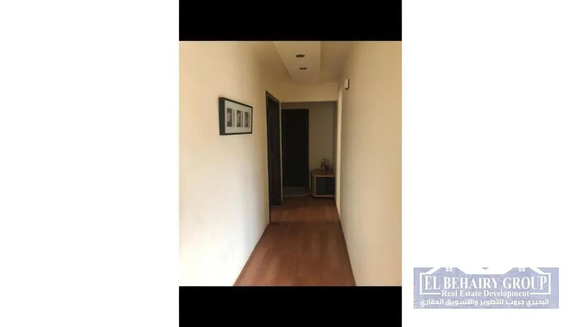 شقة فاخرة مع شرفة وموقف مغطى
