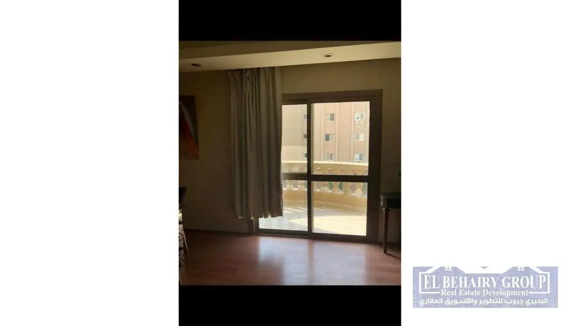 شقة فاخرة مع شرفة وموقف مغطى