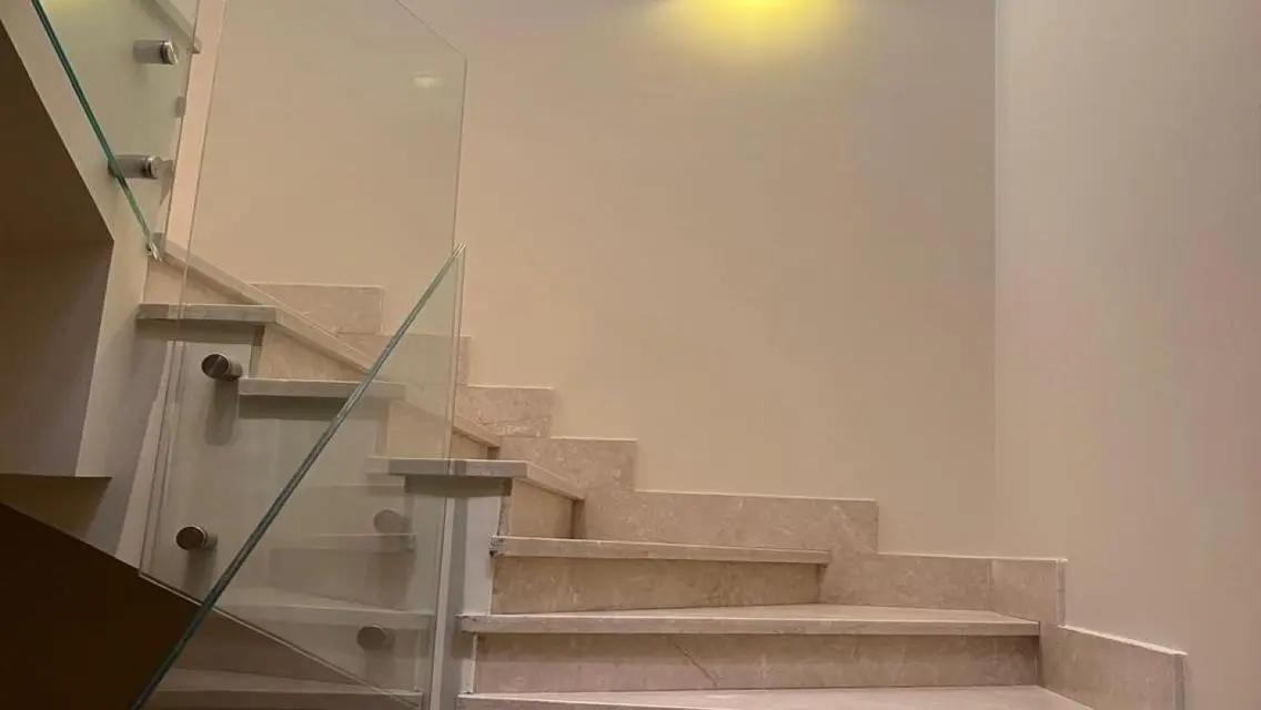 شقة فاخرة بمساحة 375 متر مربع