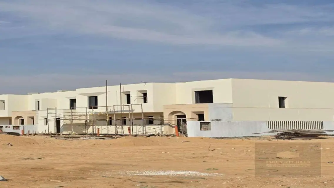 Luxurious Apartment with Excellent Amenities in Prime Location