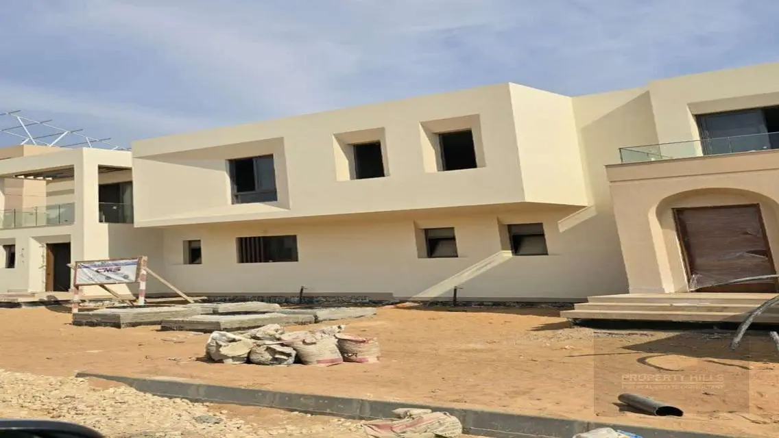 Luxurious Apartment with Excellent Amenities in Prime Location