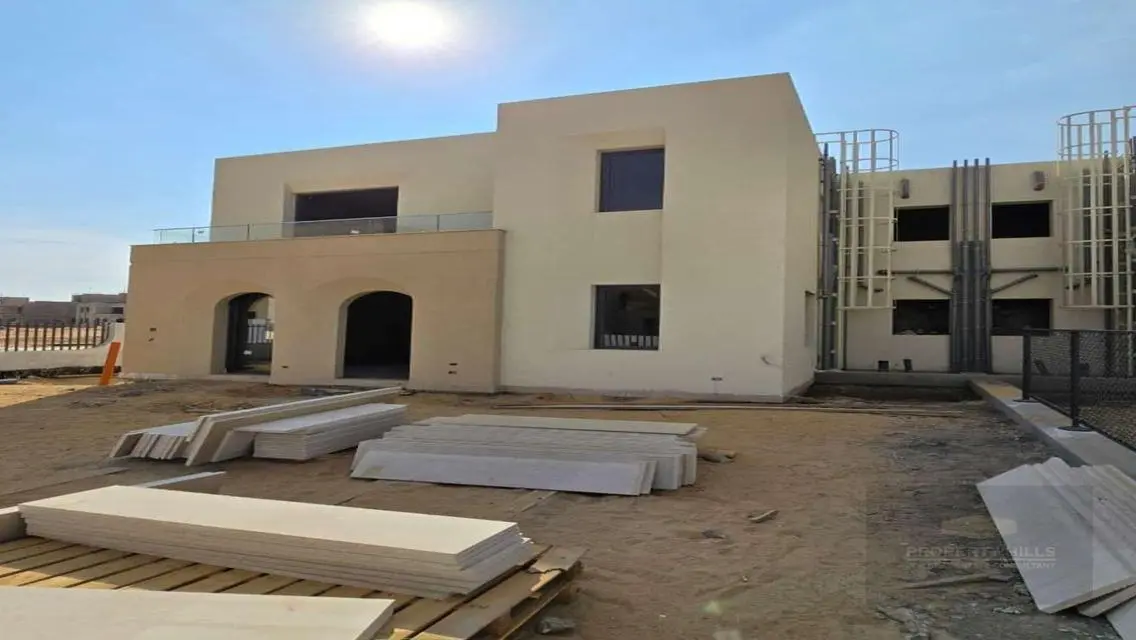 Luxurious Apartment with Excellent Amenities in Prime Location