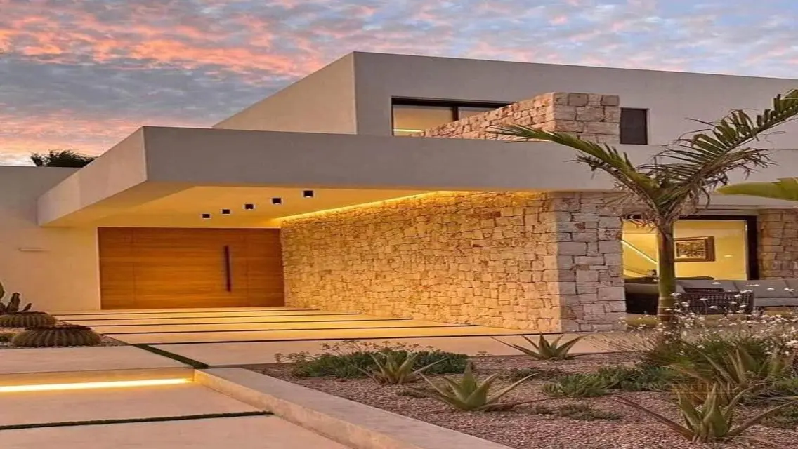 Luxurious Apartment with Excellent Amenities in Prime Location