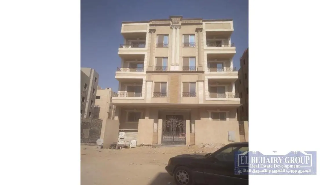 شقة فاخرة للبيع في قلب المدينة مع شرفة ومرافق رائعة
