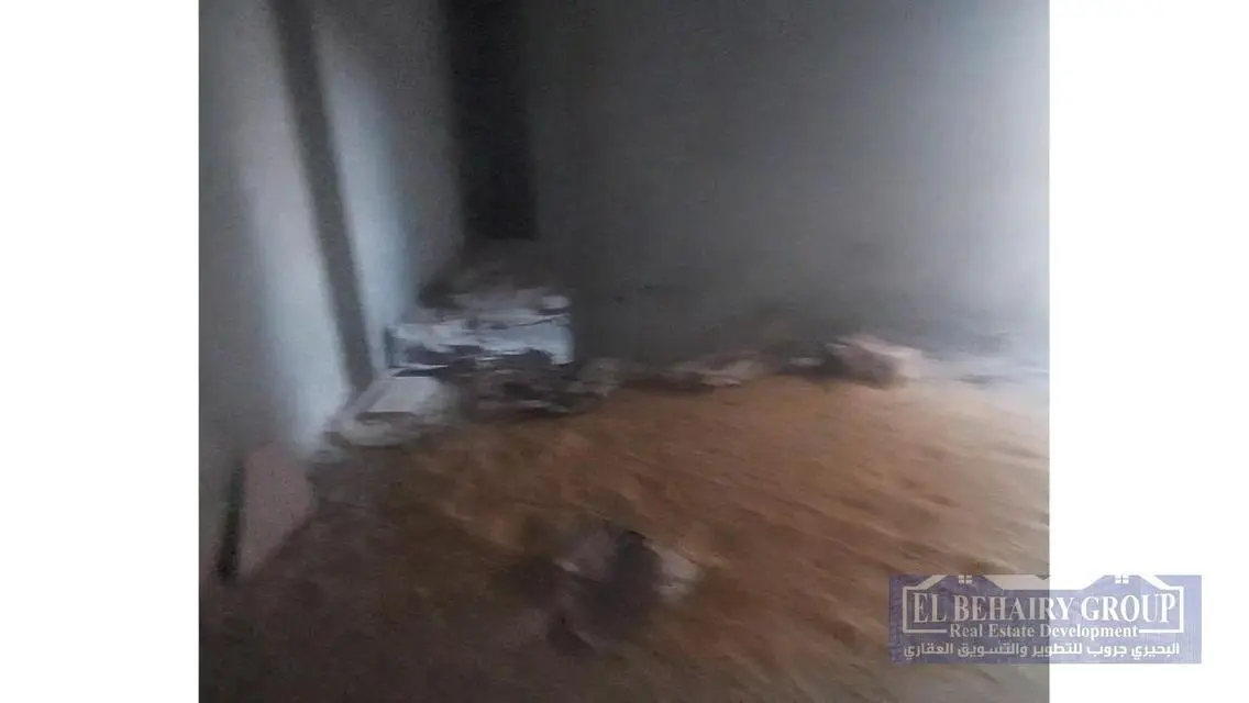 شقة فاخرة للبيع في قلب المدينة مع شرفة ومرافق رائعة