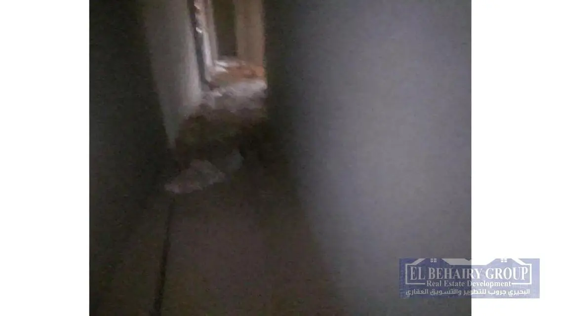 شقة فاخرة للبيع في قلب المدينة مع شرفة ومرافق رائعة