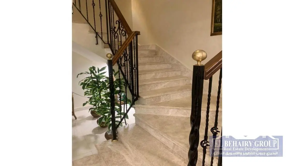 Luxury 3-Bedroom Apartment with Private Balcony and Garden