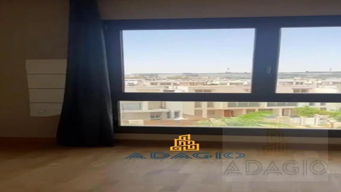For Sale: Apartment in 40 West Sodic