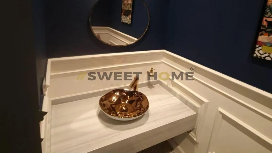 Apartment for Sale in 215 with Central AC and Balcony