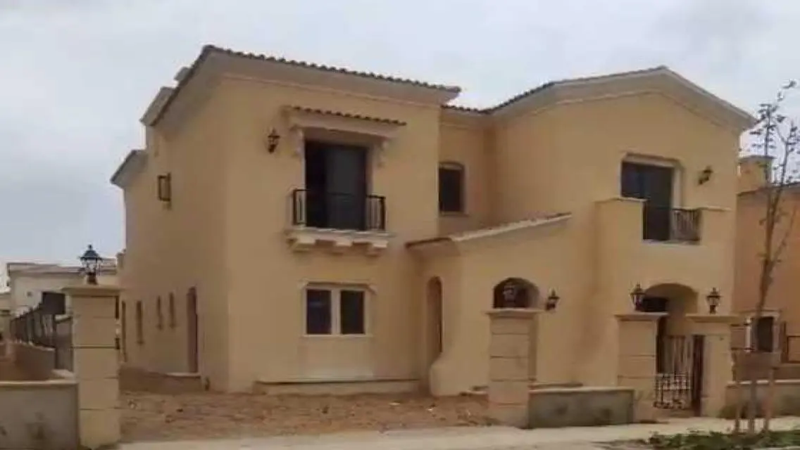 فرصة استثمارية رائعة في عقار بمساحة واسعة