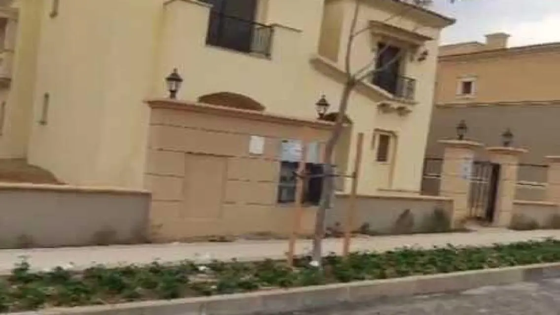 فرصة استثمارية رائعة في عقار بمساحة واسعة