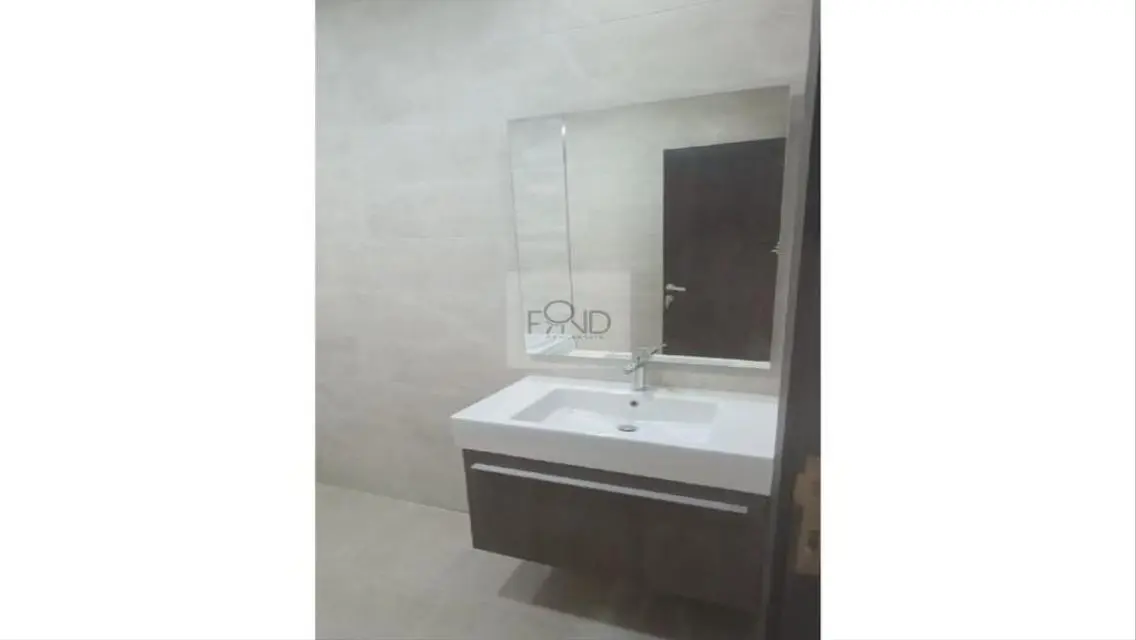 Luxury Apartment Overlooking Lakes with Premium Amenities