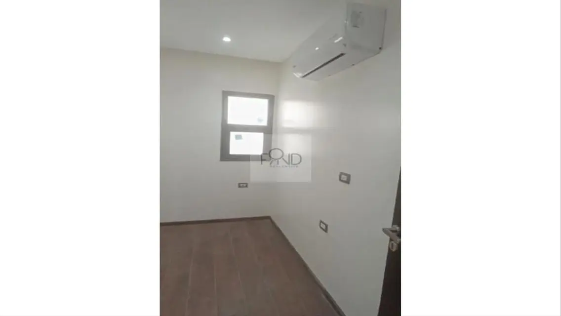 Luxury Apartment Overlooking Lakes with Premium Amenities