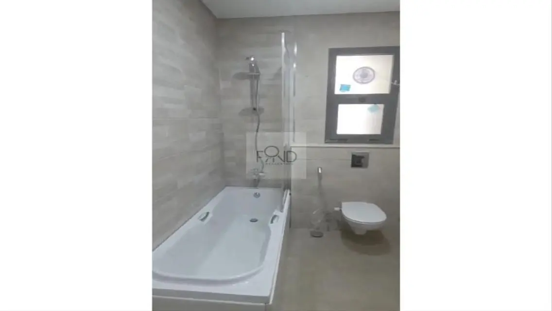 Luxury Apartment Overlooking Lakes with Premium Amenities