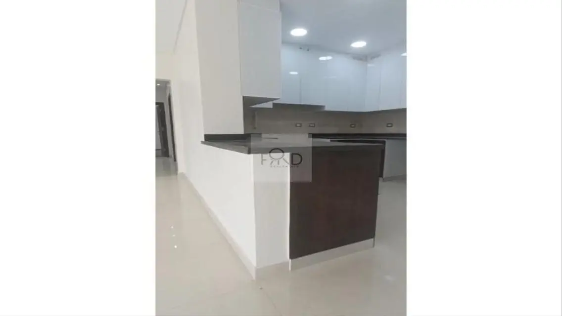 Luxury Apartment Overlooking Lakes with Premium Amenities